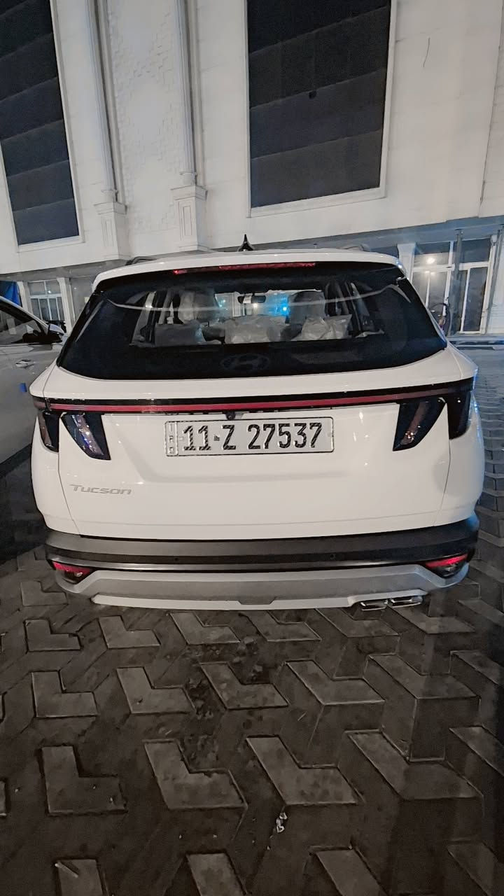 سلام عليكم عندي توسان فول  ماشيه ٢٣٠٠   [٢٢٤$] ***********
