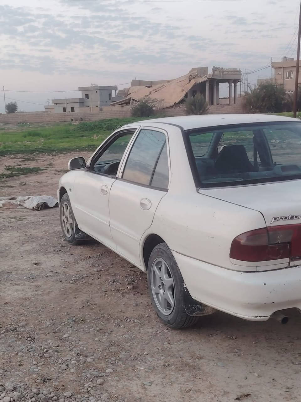 السلام عليكم سيارة ابروتون للبيع 2004 رقم الهاتف ***********
