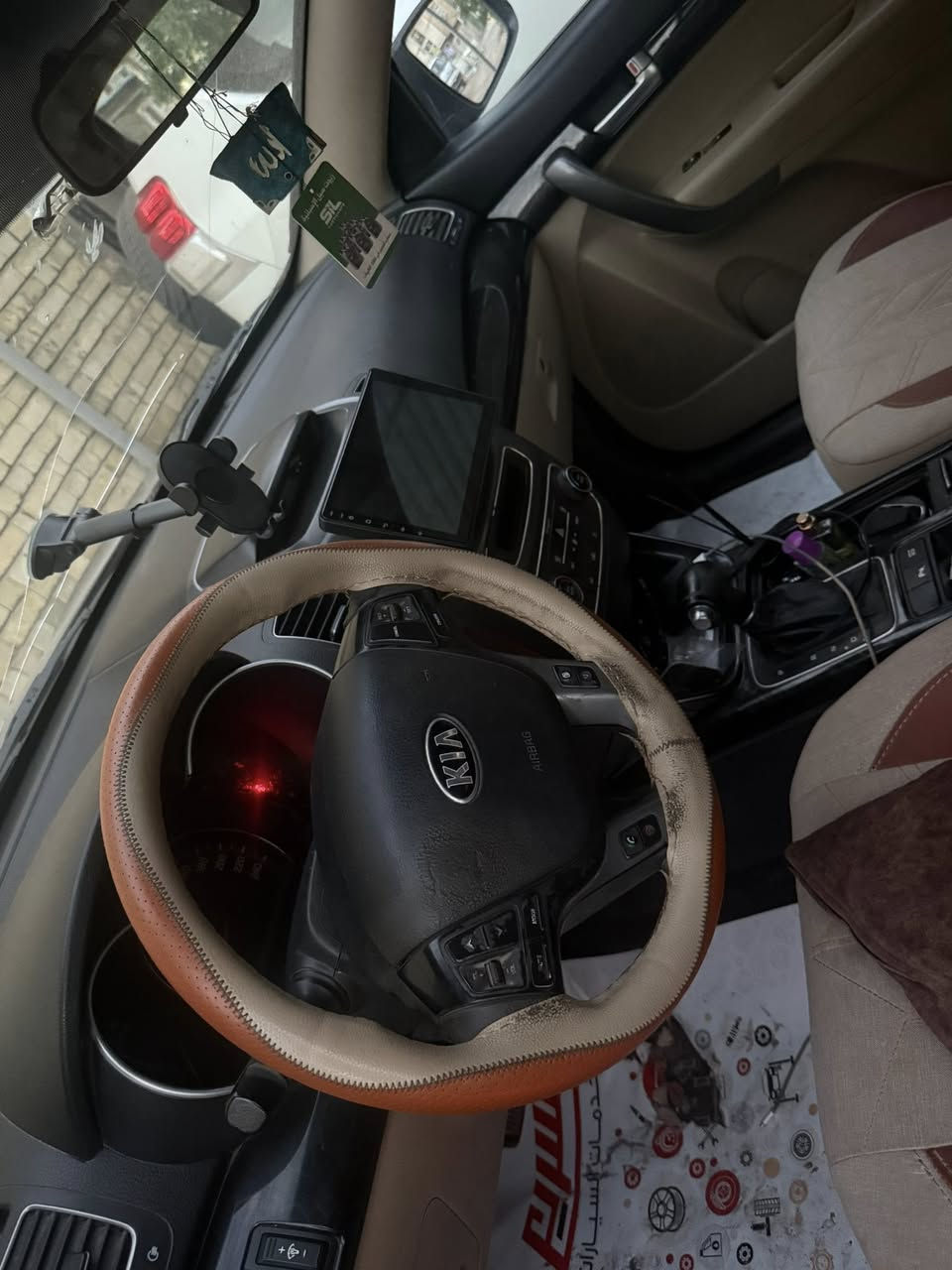 السلام عليكم للبيع كيا سورنتو 2014 خليجي 6 سلندر
7 راكب ماشيه 144 كيلو مكان بغداد رقم بغداد محرك مجفت فقط يطغات وكازكيت جديد واصلي تخم تاير كوري اصلي البارحة شديته لايت زنون الباب مشتغلي ع البارد عكس السايق السعر 185 وبيها مجال والباقي مكفول ***********
