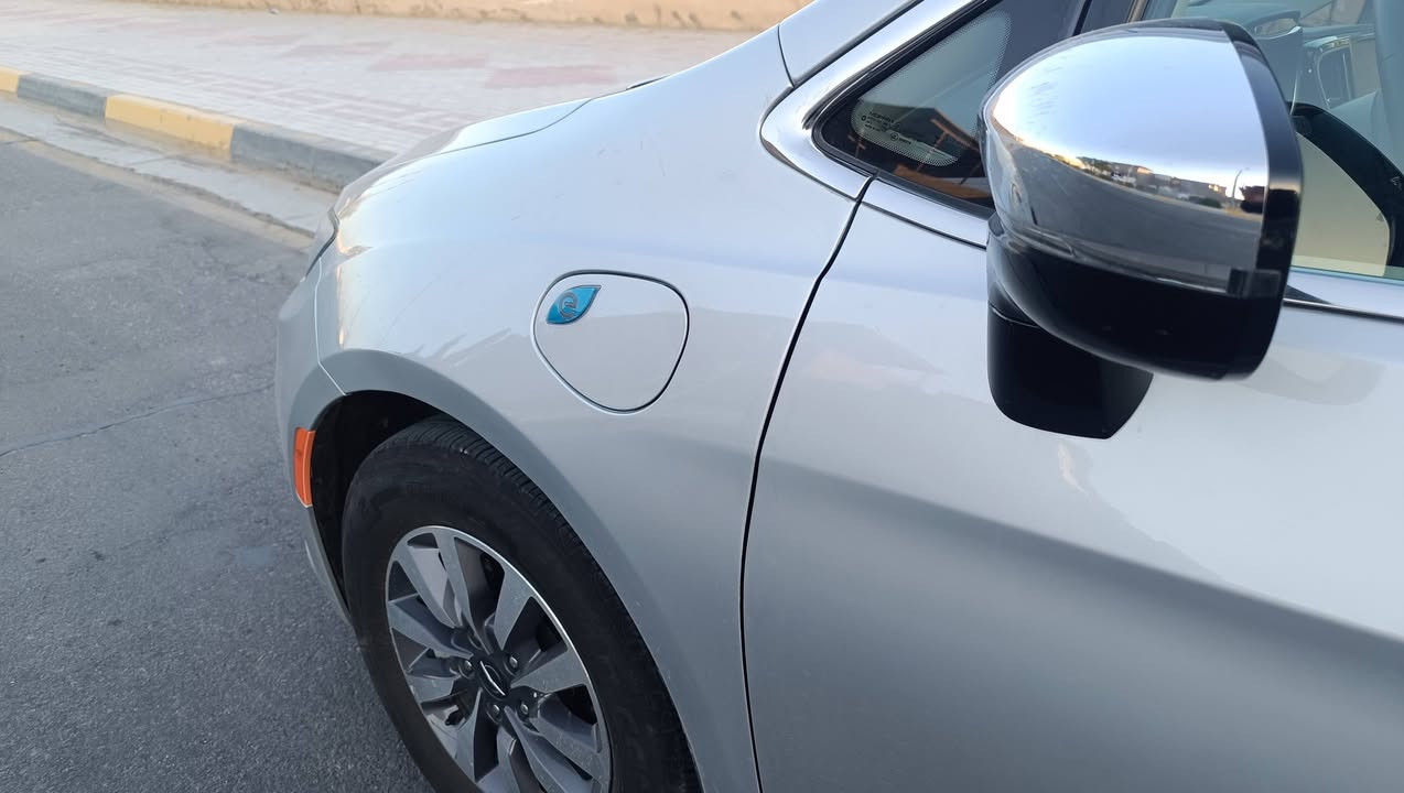 السلام عليكم 
باسفيكا هايبرد لمتدد موديل ٢٠٢٣ 
حادثها كما موضح بالصور بدون ايرباك ماشية ٤٥ ألف مايل 
رقم بغداد باسمي جاهزة الآن بدون نقص 
مواصفاتها 
بانوراما مري شفط أبواب وجنطة كهرباء تشغيل عن بعد دشبول متصل شحن وايرلس رادار امامي وخلفي وبعد بيها مواصفات 
سعرها ٢٧٠ ورقة 
موجودة بغداد وكربلاء 
للتواصل ***********
***********
