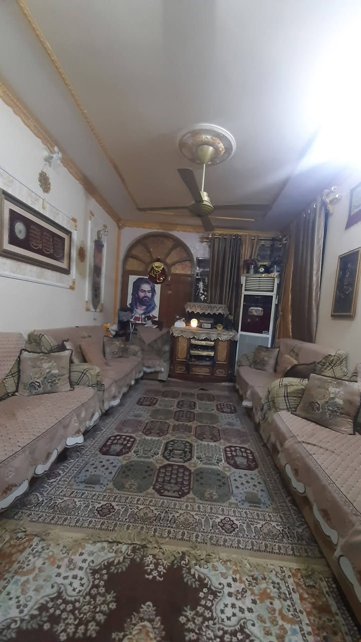 بيت للبيع حله حي الجامعه 100 متر طابقين الاول استقبال هول مطبخ صحيات منور
الثاني غرفتين نوم هول صحيات حي الجامعه خلف اعدادية الجامعه تبليط وكافة الخدمات متوفره 
اتصال عالرقم ***********
لللستفسار عالرقم
