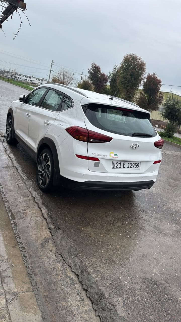مكلف بلنشر
سلام عليكم 
بيع فقط
هونداي توكسون 2019 وارد خليجي
بدون صبغ تعديل بارد مكانين فقط
مواصفات فول عدا بانوراما
سياره مال بيت بسمي تحويل وكاله. بشرط
رقم سليمانيه جديد سنويه جديد فحص هزه جديد
ماشيه 125 كيلومتر
كير محرك شرط ما مفتوح
مكان سياره اربيل
للاسفسار ***********
