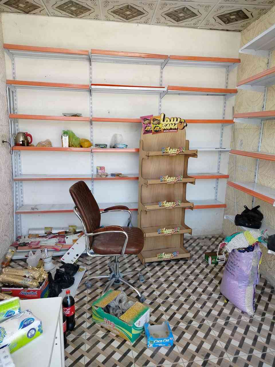 السلام عليكم
جام خانه كلش كلش نضيفه سعرها 325+رفوف تركي خمسه امتار 7خانات  سعرهن 250

***********
