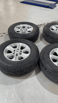 السلام عليكم ويل كب+اطارات برجستون ياباني اصلي وكالة انتاج 24 قياس الإطار 265/70/17 السعر 500$ للتواصل *********** او واتساب مكان بغداد
