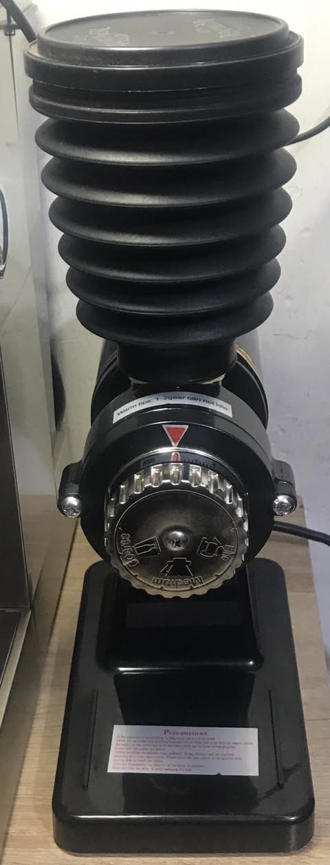 السلام عليكم 
متوفر طاحونة قهوة N600 استخدام قليل ميتجاوز الشهرين نضيفة 
هوبرها الاصلي مموجود الي وياها بالصورة مو هوبر هذا ترهيم  غلاف مال درايم شفت ويننفخ بي 
تطحن من الاسبريسو الباسكت المكشوف فما فوق ممجرب اطحن تركي بيها بس على الاكثر تجيب درجة التركي وتنضيفها سهل وكارتونها موجود
السعر 75 ومتوفر توصيل


**إذا كنت صاحب هذا الإعلان وتريد حذفه لأي سبب، رجاءا أرسل رسالة إلى الدعم الفني**