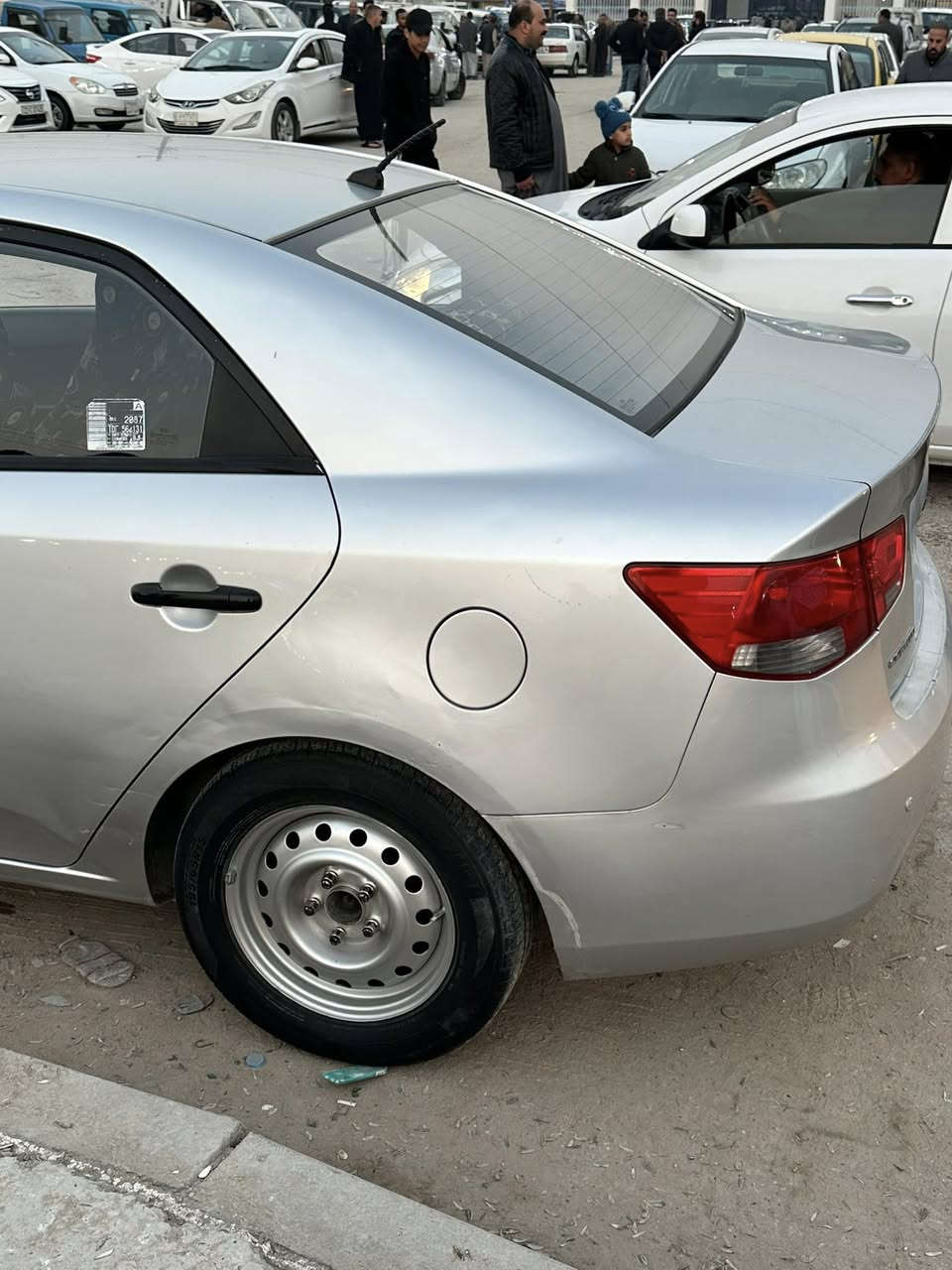 السلام عليكم سيراتو للبيع مكفولة من الصبغ والتبديل فقط بارد قليل جاهزة من كلشي كير مكينة حدادية تبريد رقم اربيل الماني وكالة باسمي مكاني النجف السعر 103 وبيها مجال قليل للاستفسار اتصال على الرقم ‭0783 148 3191‬
