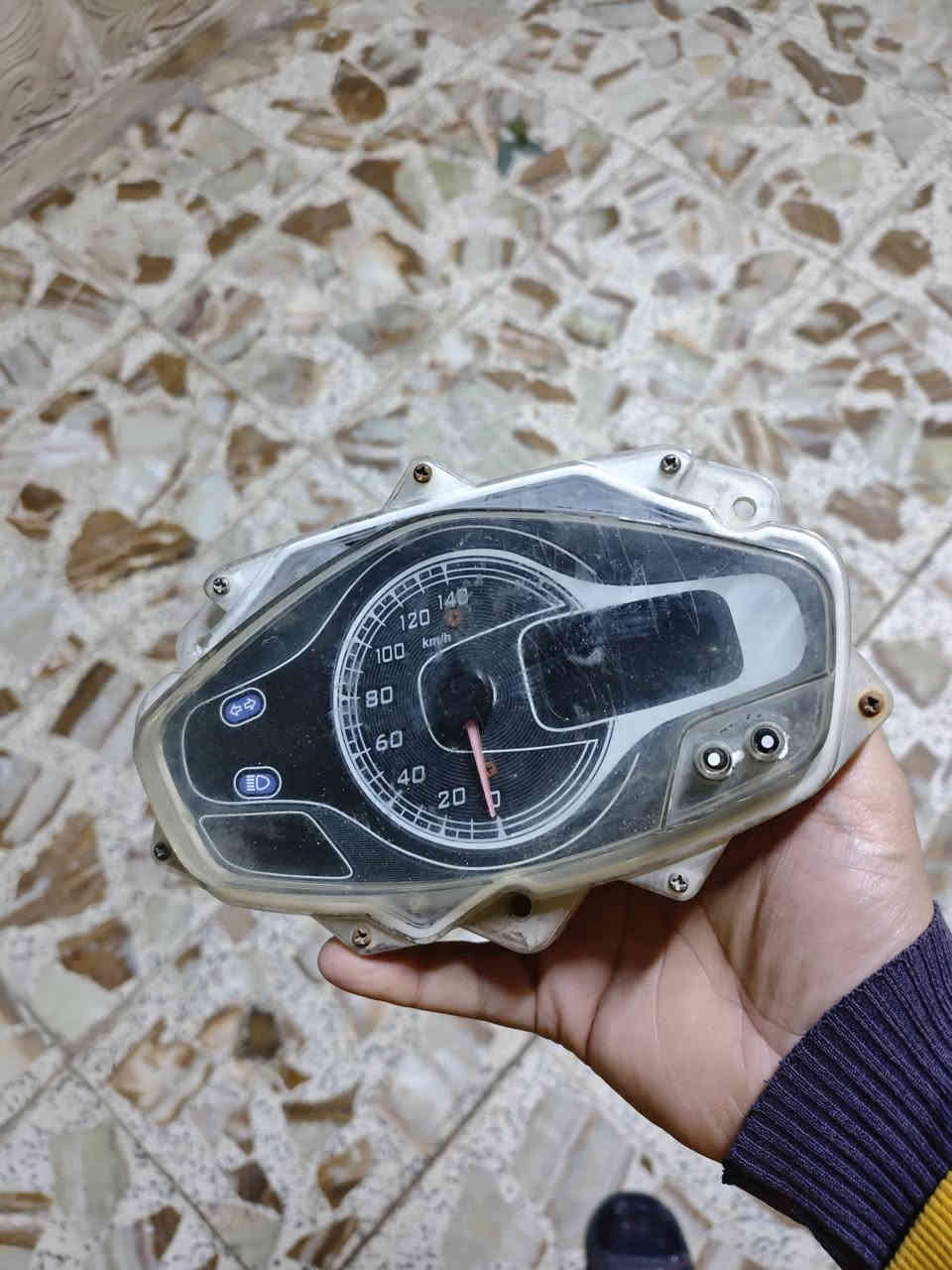 شوته ادرس تجاري 10 الف
دشبول صيني 10 الف 
***********
.
