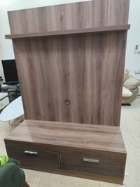 ميز تلفزيون • نضيف جدا • بغداد الكرخ