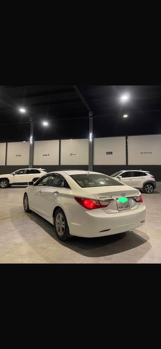 سوناتا 2013 امريكي وضع شريكه
بدون دعم و سبخ شرط جديد
فول موصفات سلايت 1/1
كير و مكينه شه رت كبس
سياره جديد ما بيهه مصرف 
رقم دهوك شرط تحويل/مكان زاخو
سعر 117$ مجال /واتساب ***********
