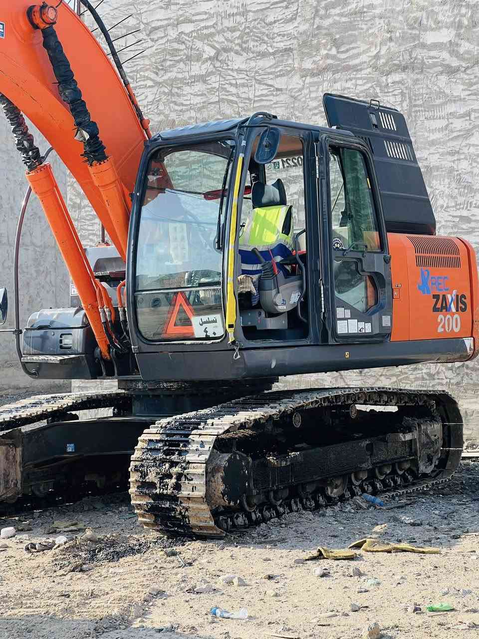 للبيع حفاره موديل2013 دخول جديد مسسه نقار جهاهزه حداديه نضيفه عداد العمل 6000لاف ساعه ستفسار اكثر الهاتف ***********
***********
