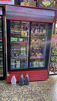 ثلاجة عرض • بحاجة تصليح • مستعملة