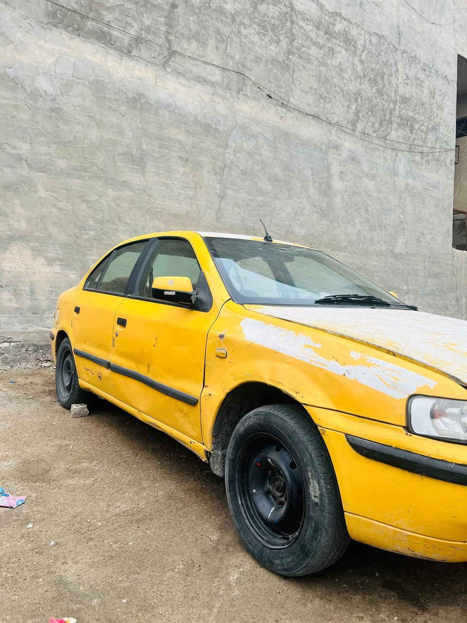 سلام عليكم سمند موديل 12
السياره بيها كازكيت
هيئه ماسجله تاير نضيف
صدرها جيد
سياره عرضها ب 28ورقه
هيئه والغرمات ينزلن من سعر السياره
العنوان بغداد شهداء البياع 
***********
