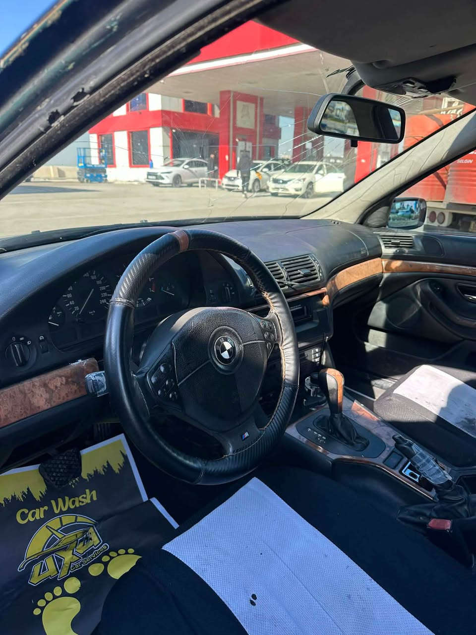 سه قه ر مؤديل 2000
مواسه فات 
ABS
تؤماتيك ٣گير عادي سپؤرت
مه كينه و گير به شه رت
ته بريت ساردوو گه رم به شه رت
سبوغ عام ليدراني نيه 
*********** أربيل, العراق
