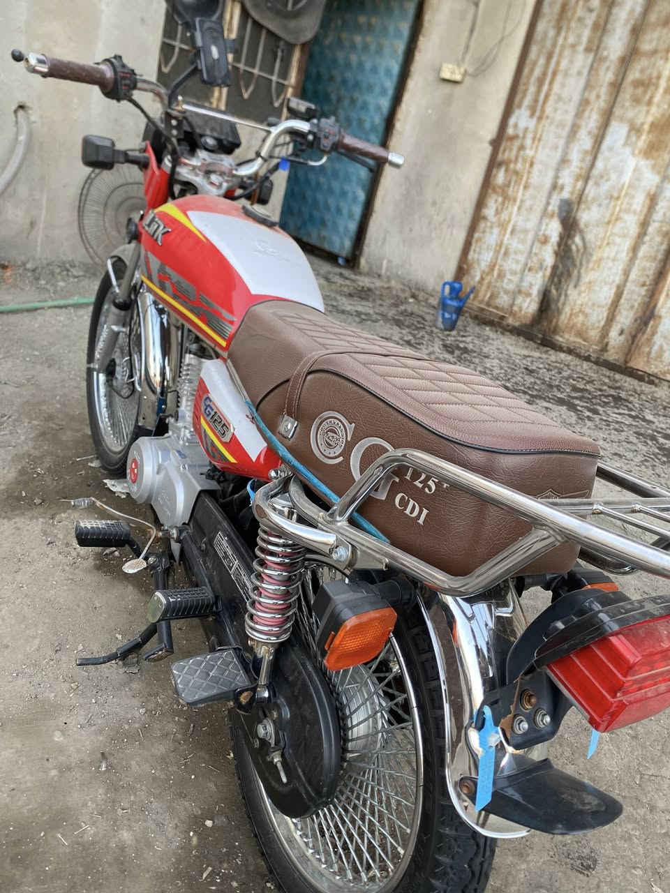 السلام عليكم دراجه أيراني للبيع تايكر موديل 24اوراق مال معرض مكينه مبدل بيهة كور بس تجي تفحص كهربائيات كلهة شغاله دراجه جديده عنوان بغداد سياحي سعر خاص رقم ***********
