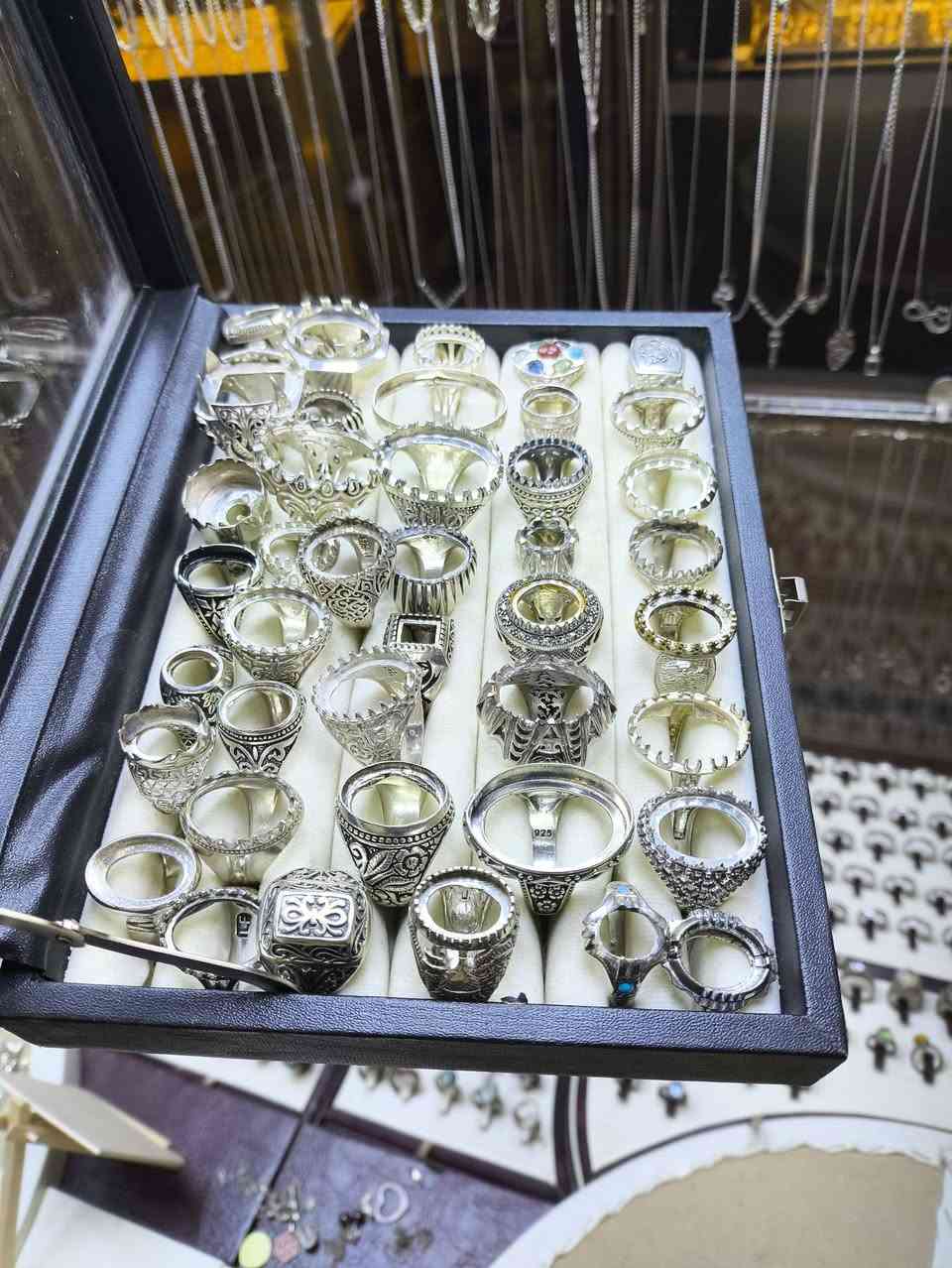 متوفر
500 غرام قوالب وزن خفيف 
نظافه 100٪
( ملاحظه / نصف الموديلات بالصوره )


**إذا كنت صاحب هذا الإعلان وتريد حذفه لأي سبب، رجاءا أرسل رسالة إلى الدعم الفني**