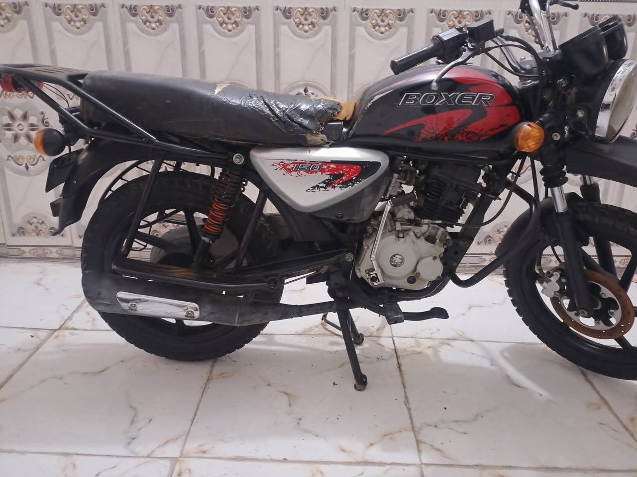 السلام عليكم بوكسر للبيع موديل 2022 دراجه كلها شغاله نقصها بس اوراق مكان بغداد السعر 650    ***********
