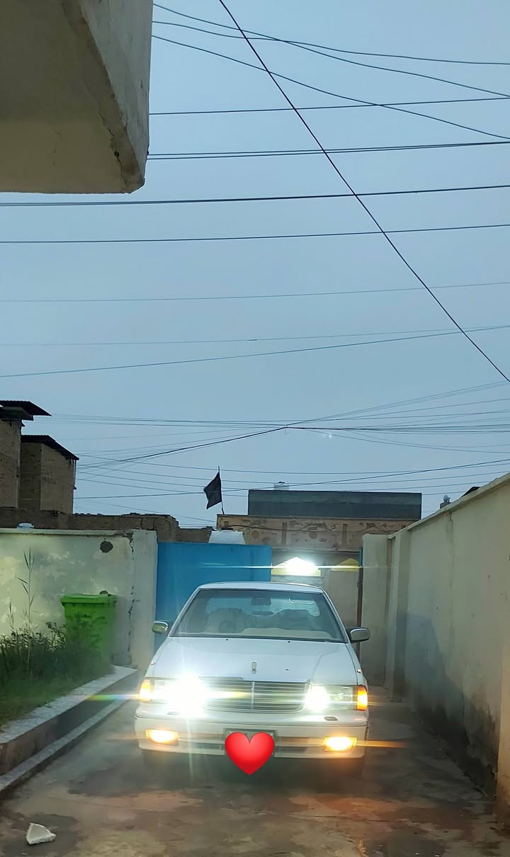 لسلام عليكم 
نيسان سدرك موديل 2001 كير عادي بلاد محرك بلاد السياره كلشي شغال بيه تبريد ثلج بس خلص الغاز لان مسرب من الواشر وتركته عالصيف بس صار نيتي ابيع لان محتاج عندي بناء كير محرك حداده تايرات كهربائيات كل شغال السياره مبدل بيه بنيد وبيه مكانات صبغ رش بدون معجون بسبب الصبغ واكع مثل ما واضح بالصور اكو مكانات صبغ واكع السياره جاهزه ترايك وين ما يعجبك  رقم شمالي باسم الكردي تريد وكاله تريد 
السعر 56 وبيه مجال قليل حك الجيه 
واذا اكو راس الثور مكصوص قماره اروس وحاضر للفرق
مكان السياره البصره قضاء القرنه  
اني مكلف بالنشر هذا رقم صاحب السياره  موجود بيه واتساب ***********
