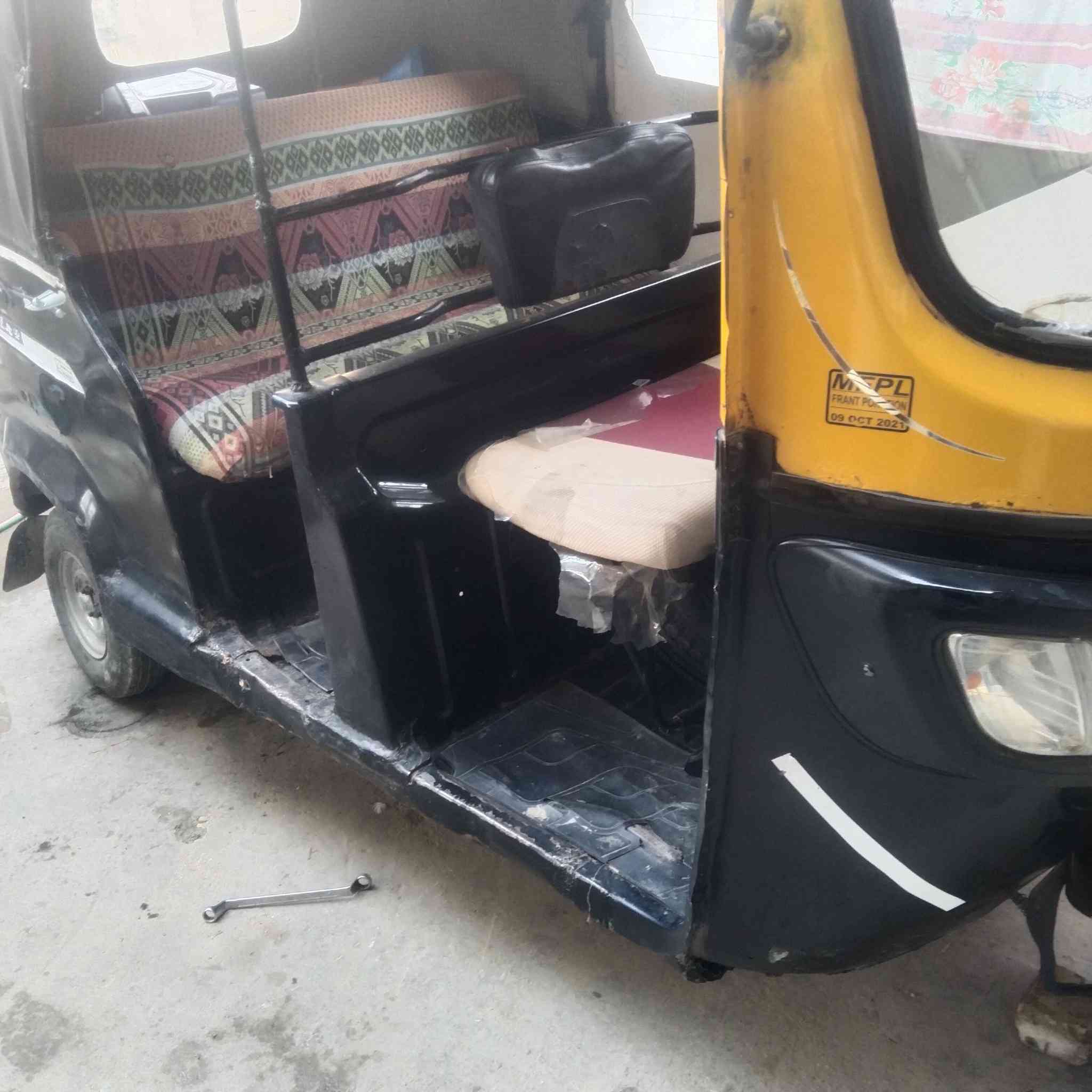 سلام عليكم تك تك للبيع 17شهر12 سعر 3مليون اوراق اصولي مكان المحموديه ***********
