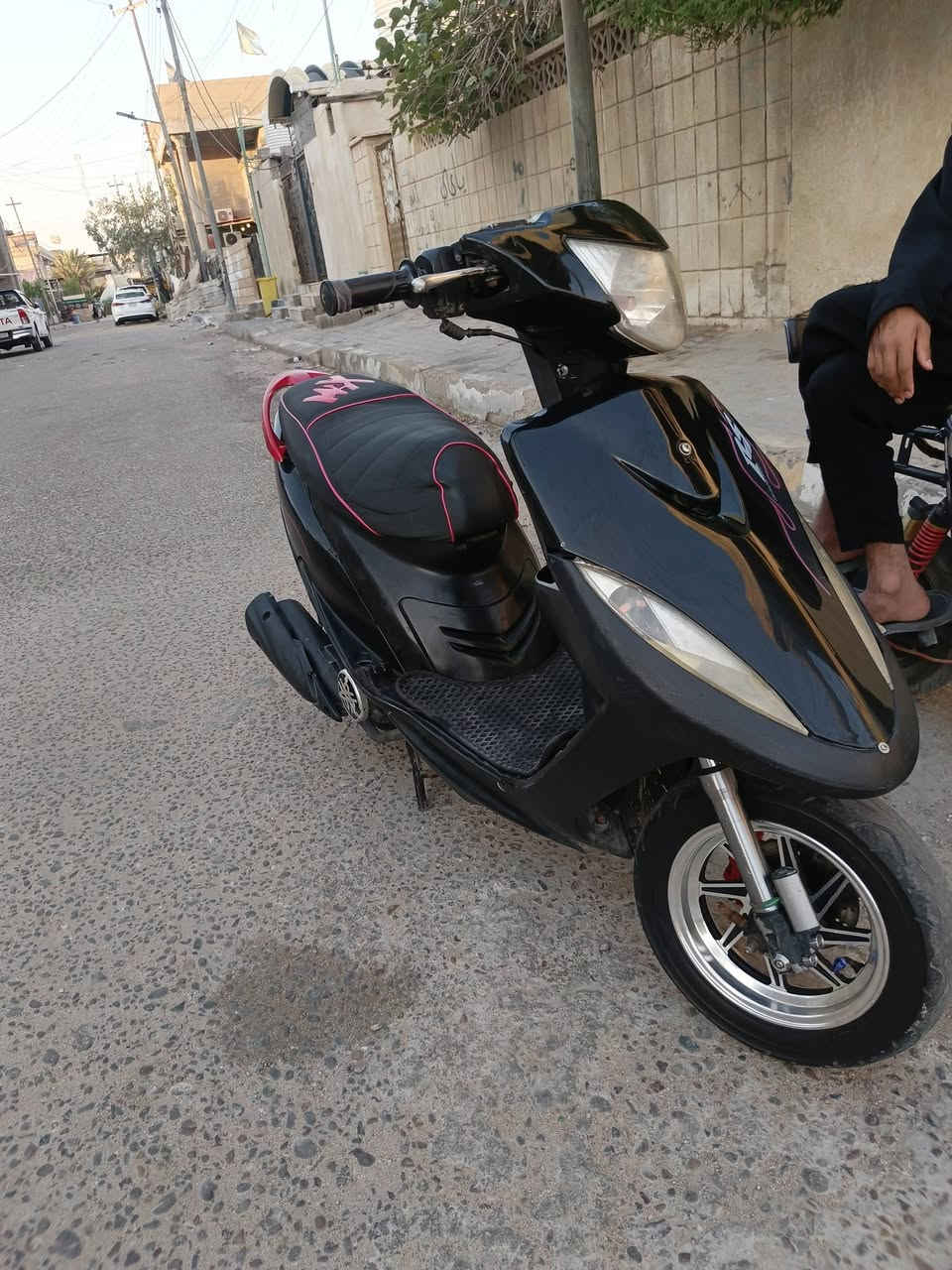 سلام عليكم دراجه ماكس عدله دراجه نضيفه شغاله سلف هندر ما مفتوحه ولا مفتوح بيهه برغي صالهه 2شهرين نازله من رمبه بس وصل ضاع دراجه شلعه ومعدل شك الكاع تجي ووشف بصره معقل 650 وبيهه مجال حك جيه والي ما يشتري لا يرسل رقم ***********
