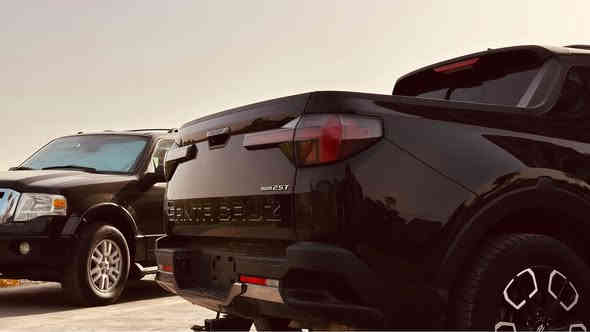 السلام عليكم شباب للبيع هيونداي_سنتاكروز  2023 
 فول موصفات بدون فتحة 
السياره مرقمه بغداد الدولي مثبت لوحات 
سعة المحرك : 2.5 TURBO محركها اقوى و ارقى من العادي 
دفع رباعي 
عدد الاسطوانات : 4
القوة الحصانية : 281 حصان نظام الدفع : كلي HTRAC
ناقل الحركة : اوتوماتيك 8 سرعات

حادث السياره : بنيد وجاملغ يمين شواصي وراديترات بلاديه 
المسافه المقطوعه : 5000

#مواصفات
بصمة تشغيل و ابواب 
تشغيل عن بعد 
رادارات / رادار امامي /رادار جانبي /رادار خلفي
قيادة ذاتية
توقف ذاتي 
كشنات تدفه ‏
كشنات جلد
ستيرت تدفئة                                                 
مري هيتر / رادار / كاميرا
تبريد قطعتين
دفع رباعي  نضام جبلي وثلجي وترابي اوتوهولد . 
صندوك كهرباء 
مسجل ناطق سستم سماعات BOSE
ايوكس وبلوتوث و USB يعمل
مApple CarPlay / Android Auto
دخول ذكي نظام 
حاجب لي
لايتات LED
حماية بودي
نقطه عمياء
مراة تعتيم
اشاراة بالمراياة الجانبيه                                   
 فول تحكم ستيرن                                    
كير أوتو + عادي + شفرات ستيرن
اوتو بريك +بريك بصمة
لايتات 4 عدسات زينون
شاشة كبيره
داخل جلد 
نضام قيادة + سبورت + نورمل + سمارت
مثبت سرعة
تحديد المسار 
دمامات صوت بالدشبول وبالصندوق 
رادار الخطوط البيضاء 
الخريطة ابل كار بلي
‏AUTO HOLD
مصابيح خلفية LED
مصابيح ضباب LED
مكان السياره بغداد الكاظميه مجمع جوهرة المحيط 
بيع او مراوس حسب القناعه 
للاستفسار ***********
واتساب ***********
اكتب السعر 21.500$ وبيها مجال بغداد
