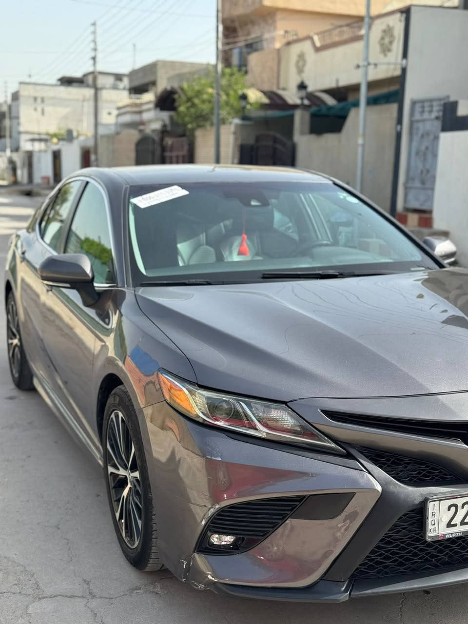 كامري 18 SE
فول  ماعدة سلايت مابية سلايت
بصمة 
رادار 360 امامي خلفي جوانب
ماشية 100 ميل 
محرك كير تبريد شرط من 
سيارة شرط من ركن للركن 
————-
الضرر بية بدوسة ورة باب سكن شبر و 3 اصابع 
وبية 4 قطع مفتوحة وراجعة نفسة نفسة ونفس اليبل 
بية تعديل بارد شبر بالباب السكن 
———-
دفتر بانزين 
تحويل ثاني يوم 
السيارة جديدة بشرط من دعامية للدعامية
————
السعر 175 وبي مجال
*********** الاتصال او الواتساب
