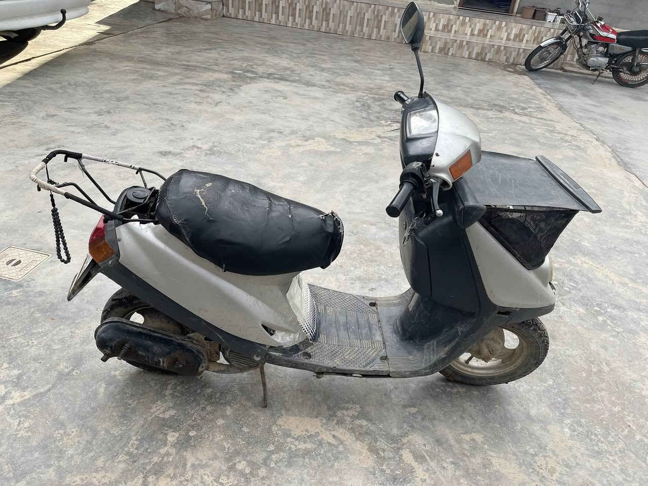 السلام عليكم موطورللبيع يعوزو قمجي مال بانزين وتاير خلفي فتيله سعرو مناسب جداً شراي اتصل ***********
