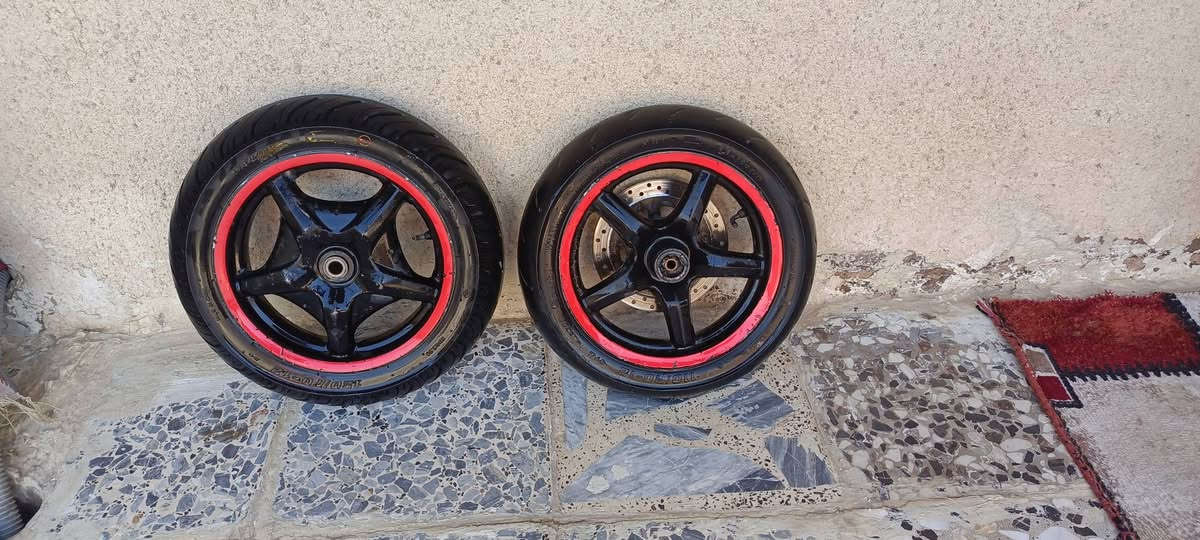 متاح تاير ويل امامي نص عمر ولخلفي جديد وكابريترات 2 تجاريات شغالات سعر 75 الف ...***********
