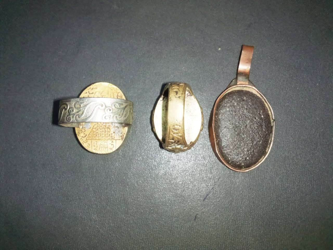 السلام عليكم ورحمه الله وبركاته
متوفر محابس حجر الاوبسيدين والثاني حجر عقيق قديم وصياغة قديمة جدا ونادرة وللتواصل خاص .


**إذا كنت صاحب هذا الإعلان وتريد حذفه لأي سبب، رجاءا أرسل رسالة إلى الدعم الفني**