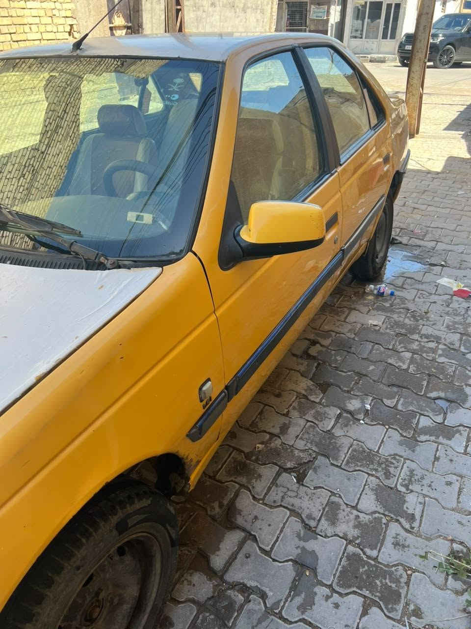 السلام عليكم بيجو 405 للبيع كير ومكينه مكفولات وكشركه مكفول من صبغ وظربه السعر 35 وبيها مجال مكاني بغداد الدوره ابو دشير الهاتف ***********
