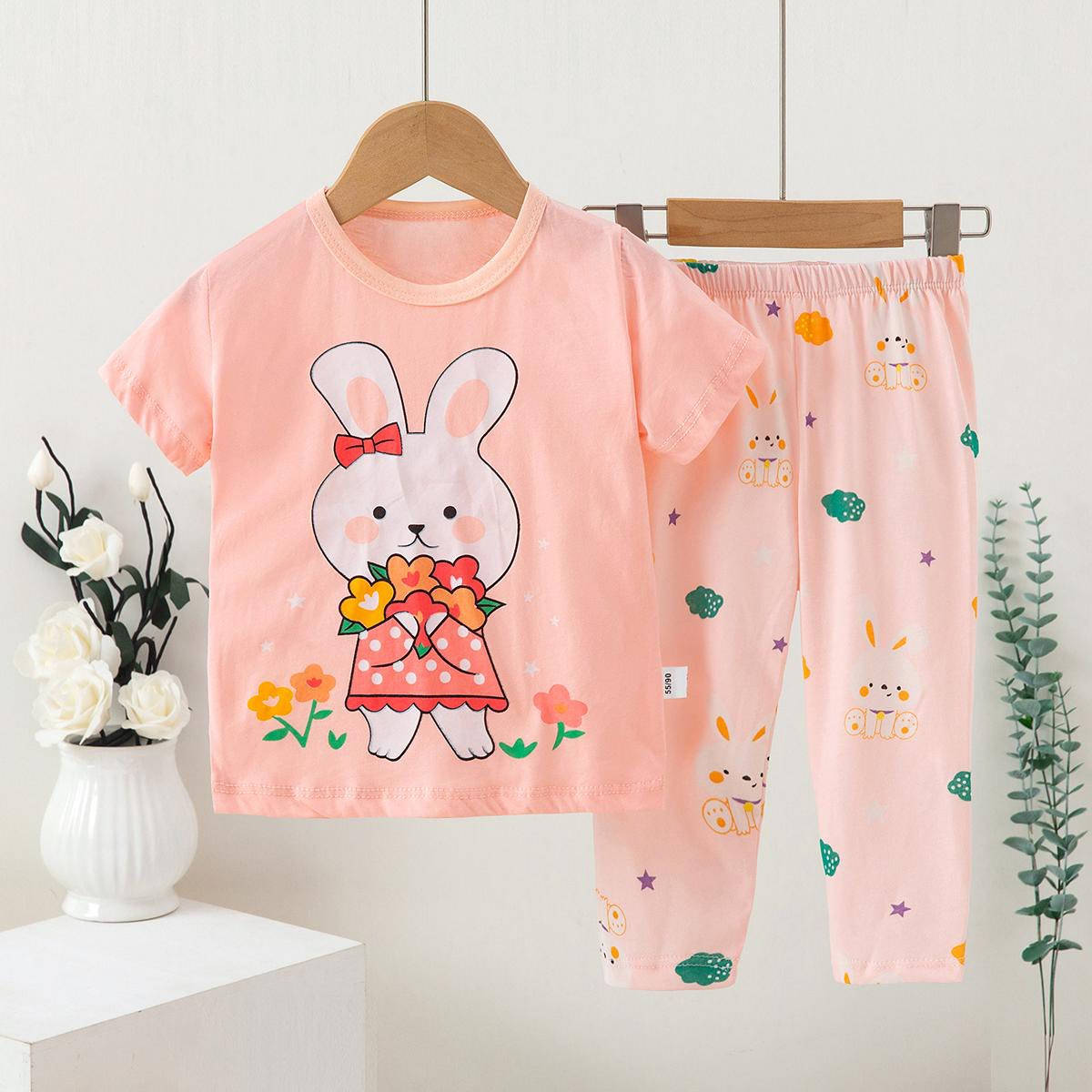 �✨ #بكجات_الملابس #الصيفي 
  الولادي والبناتي من(6 اشهر إلى11 سنه)

📦تراك كامل تيشيرت وبجامه  #6قطع_بسعر25,000 فقط
🚚#التوصيل_مجاني مع هديه
سعر القطعه 4
نجهزلج بكج مرتب من 6قطع تيشيرت وبجامه من تراكات البهاري اذا كان ولادي او بناتي من اختيارك

⚠️ مهم تعرفين:

 • اختاري الرسمه في حال مخلصه الرسمه نخلي رسمه مقاربه بللون الي طالبته اذا كان ولادي او بناتي😍😍  (حتى يبقى السعر أوفر)،
 • بس نضمن لج: خامة قطنية مريحة 🌿 + ألوان وبهاري حلوة 🎨 + قياسات مضبوطة ✔️

💡 وتگدرين تفحصين القطع يم المندوب قبل الاستلام. إذا ما عجبتج ترفضين الباكج بنفس اللحظة.
أما إذا استلمتيه وراح المندوب 👉 بعد ما إلك حق بالترجيع
العنوان بغداد جميله مقابيل مطعم حبايبنا🥰 ***********
