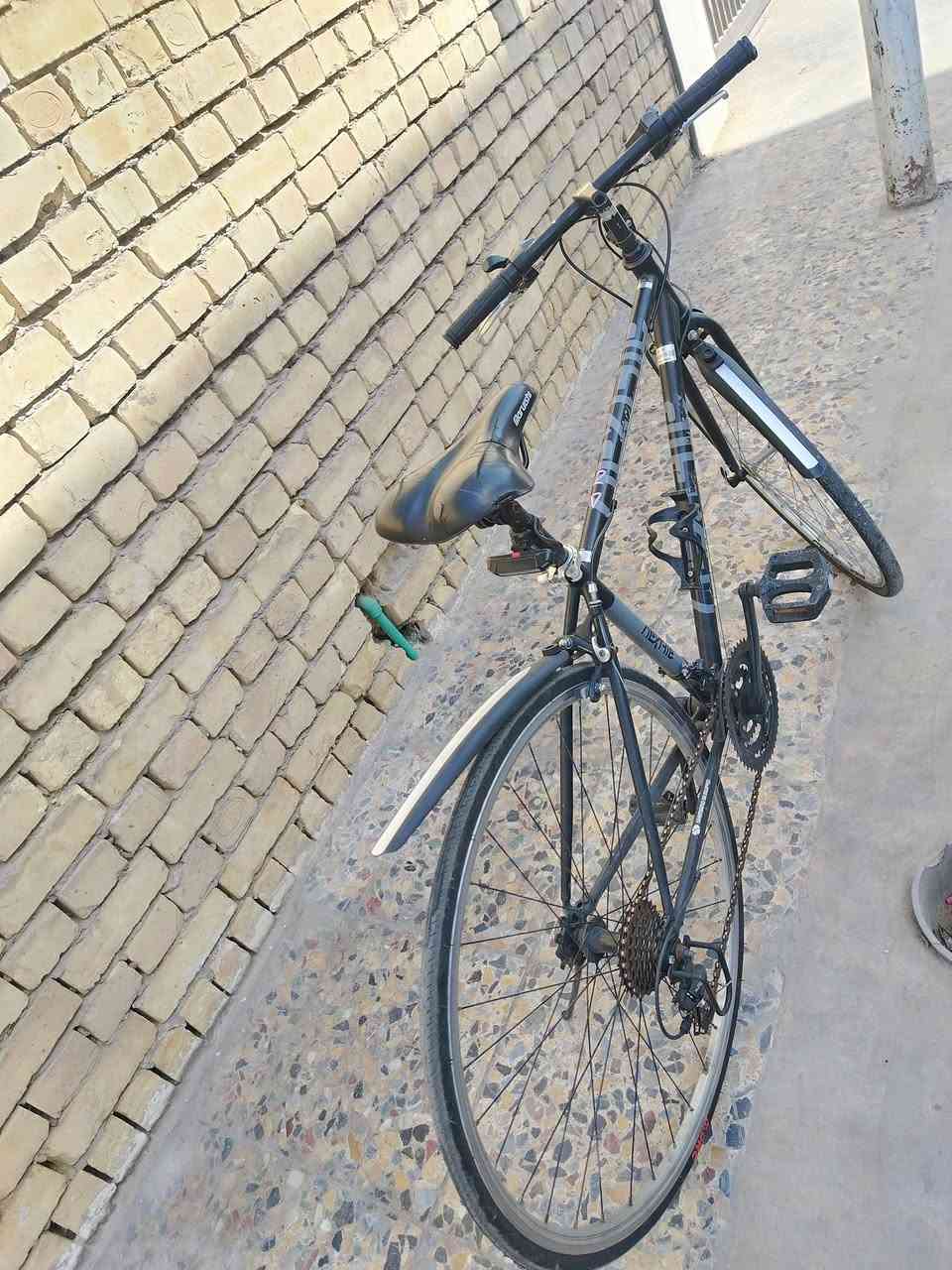 بيسكل لبيع اي نقص ما بيه العنوان بغداد مدينة الصدر شارع الدخل قرب مطعم ليمونه *********** بيه وات ساب شراي هلا بيك.
