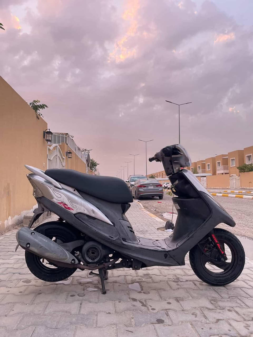 ماكس عدله دراجه حاويه اي نقص مابيها صارله تلث اشهر من نزلت من لرمبه ول وصل موجود مال لحاويه دراجه خير من الله شلعه ومعدل شرط نضيفه مامفتوحه مكفوله محرك وسرقه سعر 1مليون وبيها مجال قليل حك جيه لتواصل ***********
