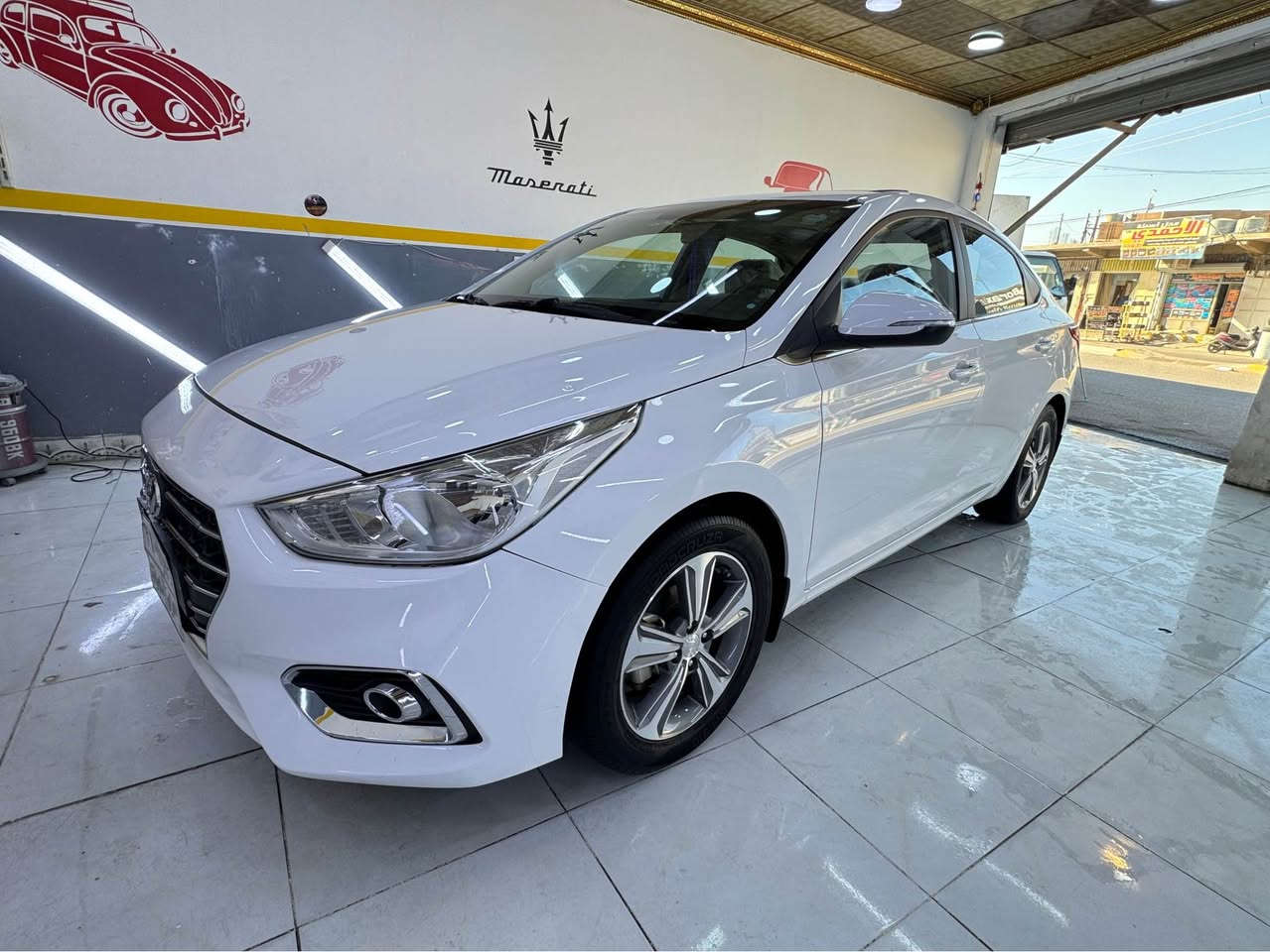 سلام عليكم اكسنت خليجي للبيع 
موديل 2020
ماشي 100الف
كلين من صبغ وتعديل بارد وحالوب فقط بيها رصعه بل جاملغ 
مواصفات سقف سلايت مرايا شفط خمسه ويل كروم 
شاشة جبير 
تحكم استيران 
داخل اصفر 
محرك 16مرغوب 
كير ومحرك بشرط 
بطاقه بانزين موجود 
سعر 135بي مجال شراي يخابر 
هاتف ☎️ ***********
عنوان كركوك كركوك, العراق
