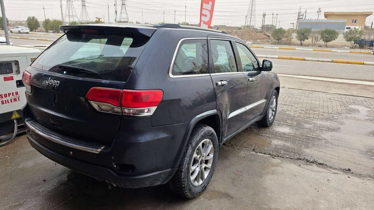 سياره جيب موديل ٢٠١٤ معلايه ٢٠١٨ مامرقمه ضربتها باب الجنطه ونصف الجاملغ الخلفي
للاستفسار الاتصال ***********
