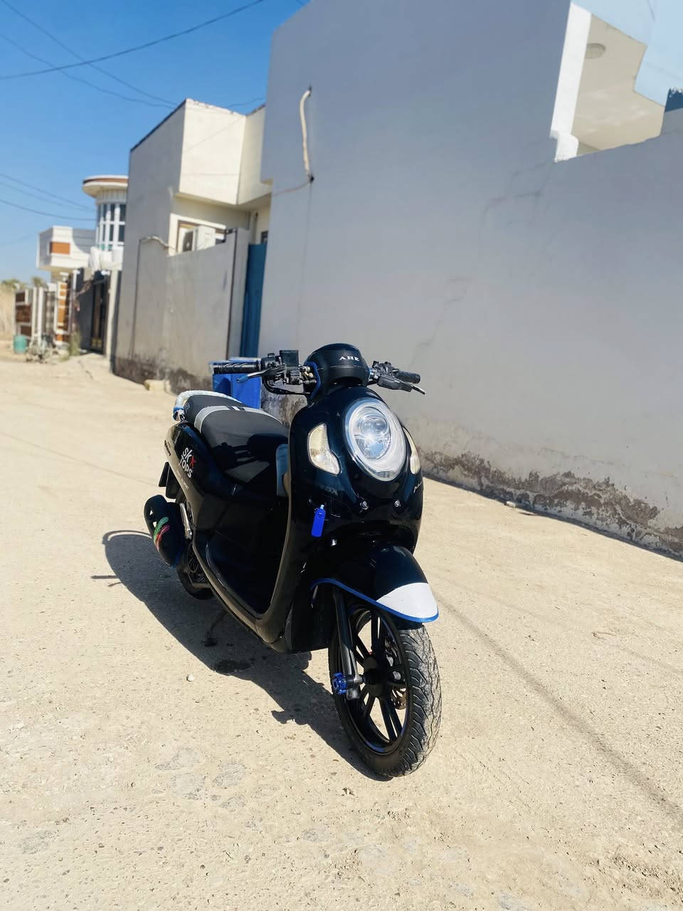 سلام عليكم دراجه هونده سكوبي للبيع
الدراجه حلوه ونضيفه 
كفرات بلاديه 
تايرات جدد 
سلف و هندر شغالات 
كهرباياات شغالات كلهن 
مكينه خير من الله قويه 
الدراجه بيها أوراق ٦ وكمرك إذا تريد اترقم 
حجم المحرك c125 
كلچات وقايش بلاد حالت الوكاله 
الدراجه كامله من التاير للتاير 
العنوان اديالى بعقوبه تقاطع الساده 
السعر (٧٥٠ ) وبيها مجال 
للتواصل (***********)
