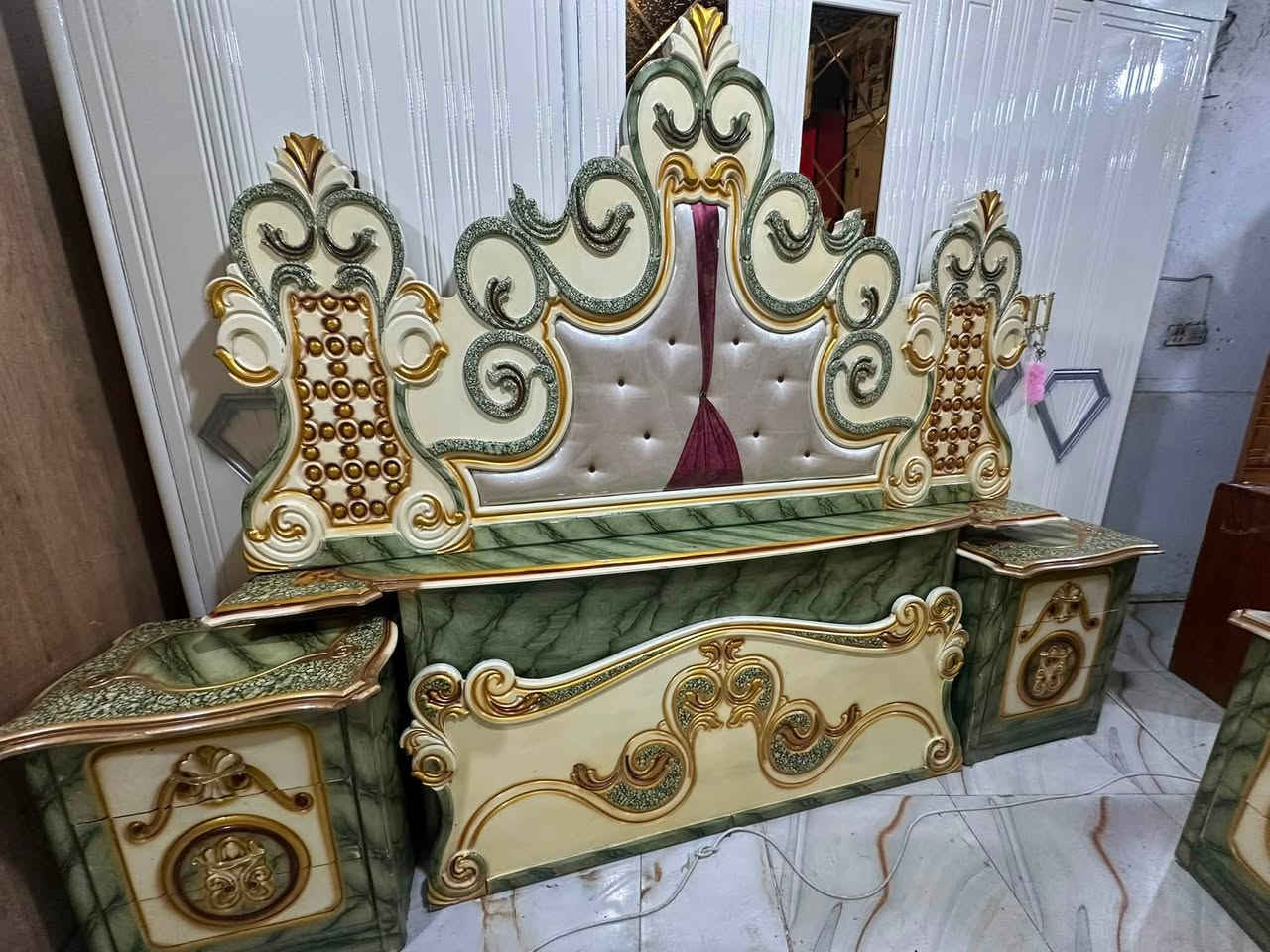 سعر ٨٠٠
غرفه مستخدمة 
غرفه نجاره عراقيه 
6ملحق 
معمل ومعرض علي الفهداوي 
واتساب ***********
