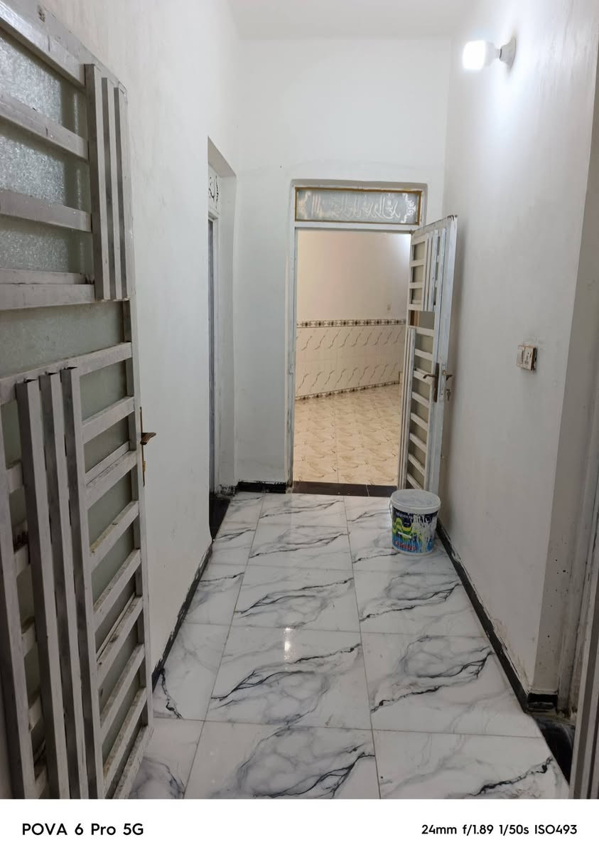 بيت البيع طابقين ٣غرف نوم و استقبال ومطبخ ومجمع صحيات داخلي وخارجي مساحة البناء ١٢٠الموقع الدغارة حي العسكري الشارع الرئيسي السعر ٥٥ وبي مجال ***********
