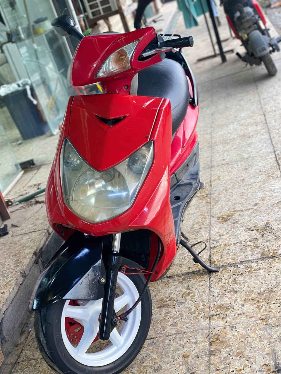 سلام عليكم للبيع سكنس فحل نوزل موكابريتر دراجه حلوه وجاهزه بلاديه منعدا كفرات البجم تجاري دراجه ترايه يخبل حلوه وناعمه مكاني بغداد حي الجهاد الله شاهد عندي بناء حتاجيت شكم فلس وريد ابيعه اي ستفسار انتصل واني خادم (***********) السعر 600 وبيه مجال بغداد, العراق
