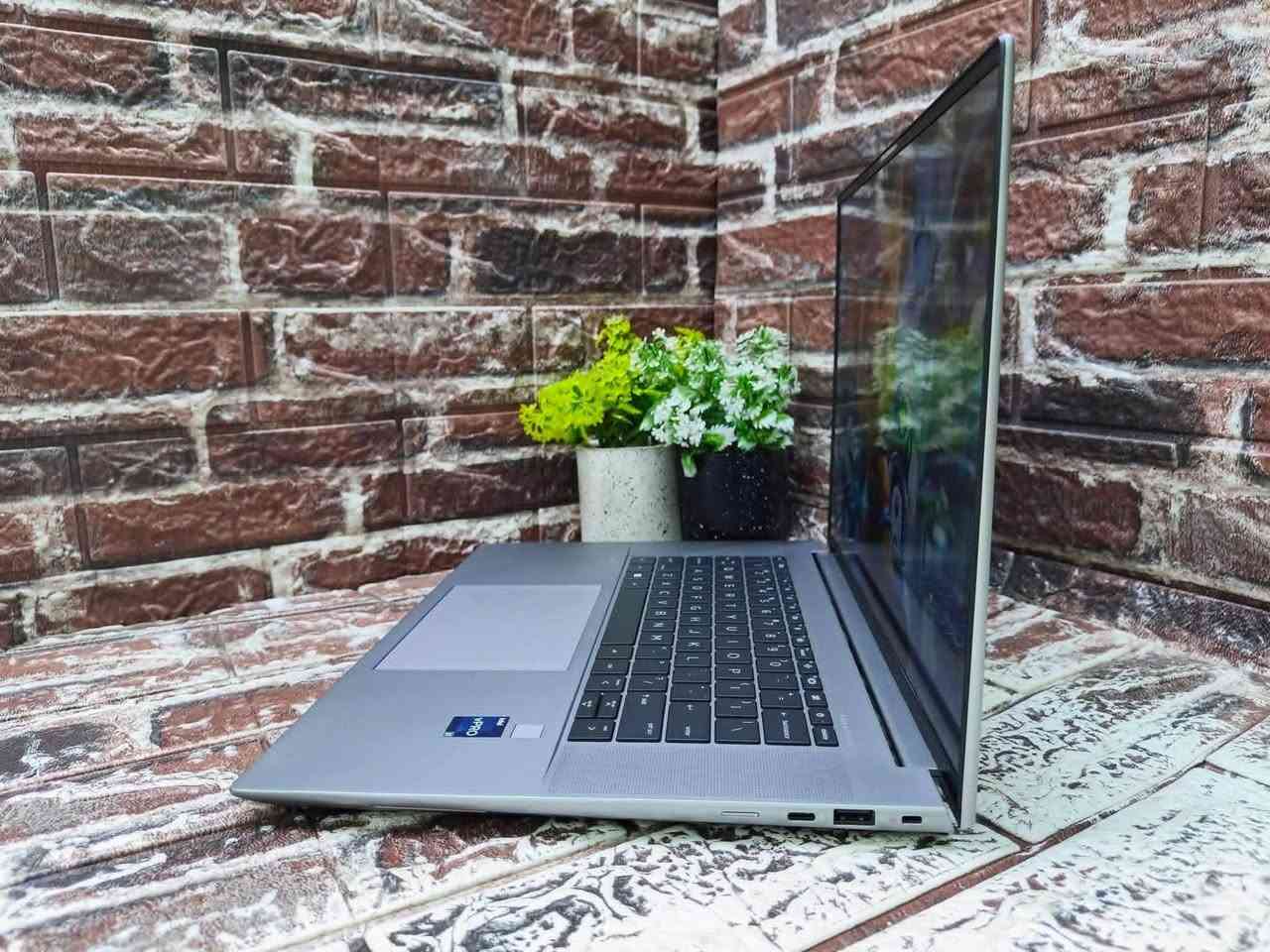 تعالي خد المميز علشان انت مميز ♥️
🎨 للمصممين والمحترفين | HP ZBook Studio G9 بشاشة 4K Touch
💻🔥 HP ZBook Studio G9 – 16 Inch
⚙️ المواصفات:
🧠 Processor: Intel® Core™ i7-12800H – Gen 12
⚡ RAM: 16GB  DDR5
🚀 Storage: 512GB SSD M.2 NVMe
🎨 Graphics:
• Intel Iris Xe
• NVIDIA RTX A1000 – 4GB DDR6
🖥 Display: 16"4k touch screen  
🎯 Refresh Rate: 60HZ
⌨ Keyboard: Backlit
🪟 OS: Windows 11 Pro
🛡 ضمان 12 شهر :
📞 للتواصل:
للحجز أو معرفة التفاصيل تواصل علي رسايل الصفحة رقم الواتس 
يرجي التواصل  https://wa.me/201141091106


**إذا كنت صاحب هذا الإعلان وتريد حذفه لأي سبب، رجاءا أرسل رسالة إلى الدعم الفني**