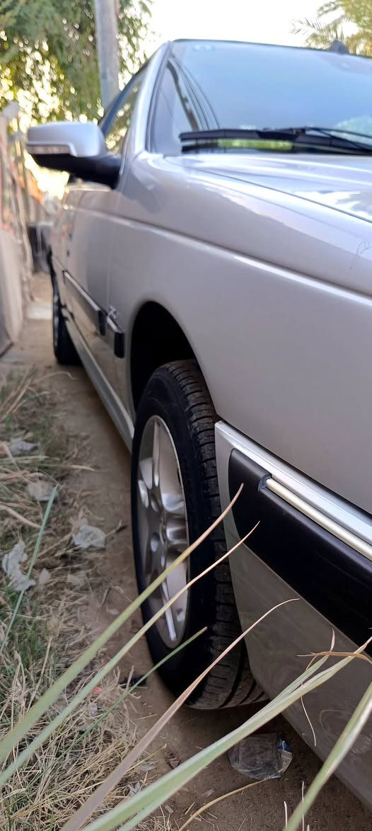 السلام عليكم بيجو بارص موديل 23 لون سلفر ماشية 75الف مكفولة من الصبغ والبارد والتبديل الحدادية 80 %رقم بغداد العنوان بابل السياحي العتايج ***********
