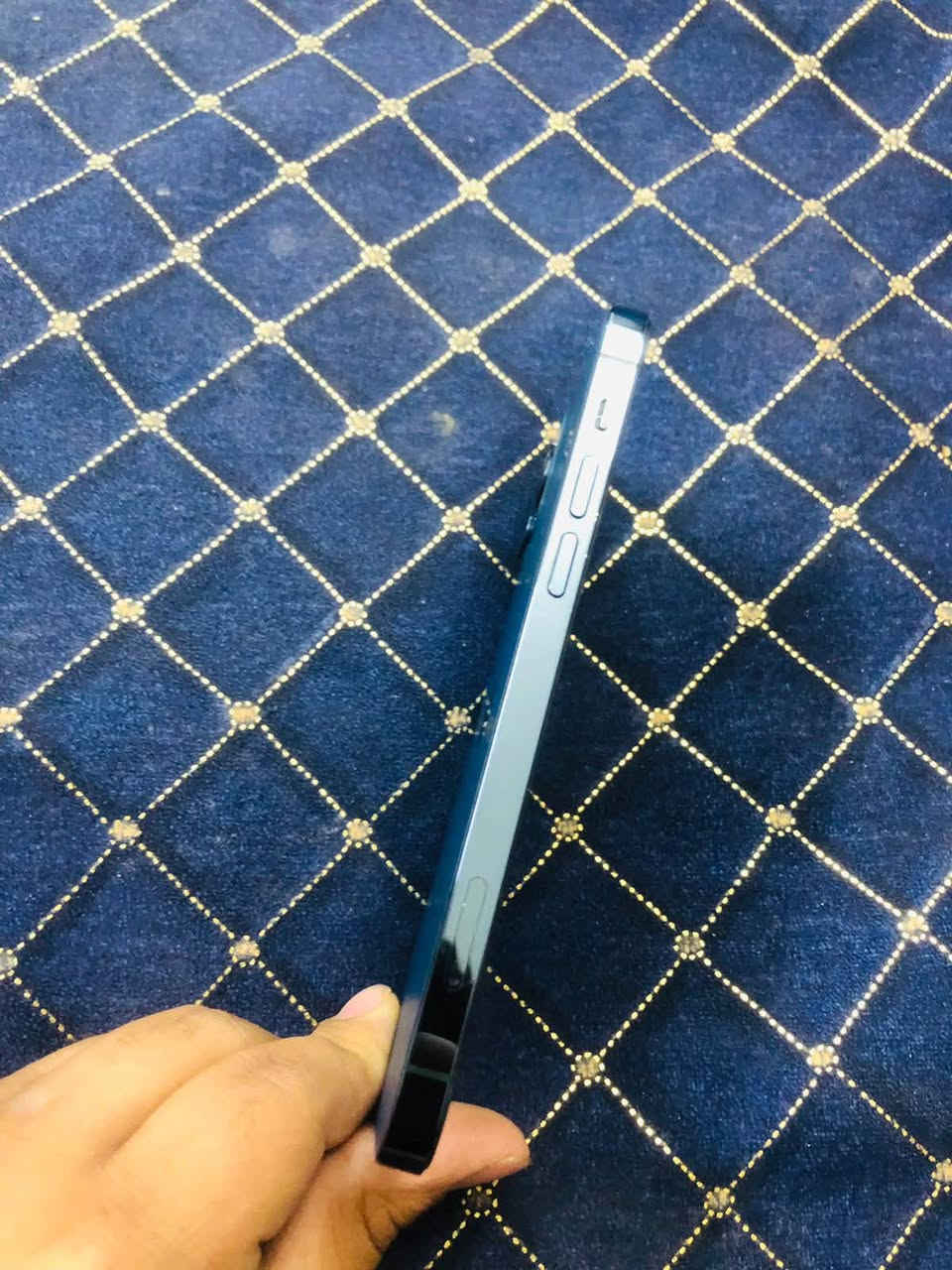 سلام عليكم 😍
آيفون 12برو 
جهاز جديد استخدام شخصي جديد 
وكع مني ونكسرت شاشه شتريت شاشه مال تفصيخ اصليه شرط وكاله اصليه 
بطاريته 75😍
ذاكرته 128😍
جهازه كفاله عامه من عده الشاشه 
      ((السعر /325)) 
مكاني نجف حي الجمعيه 
   ***********
