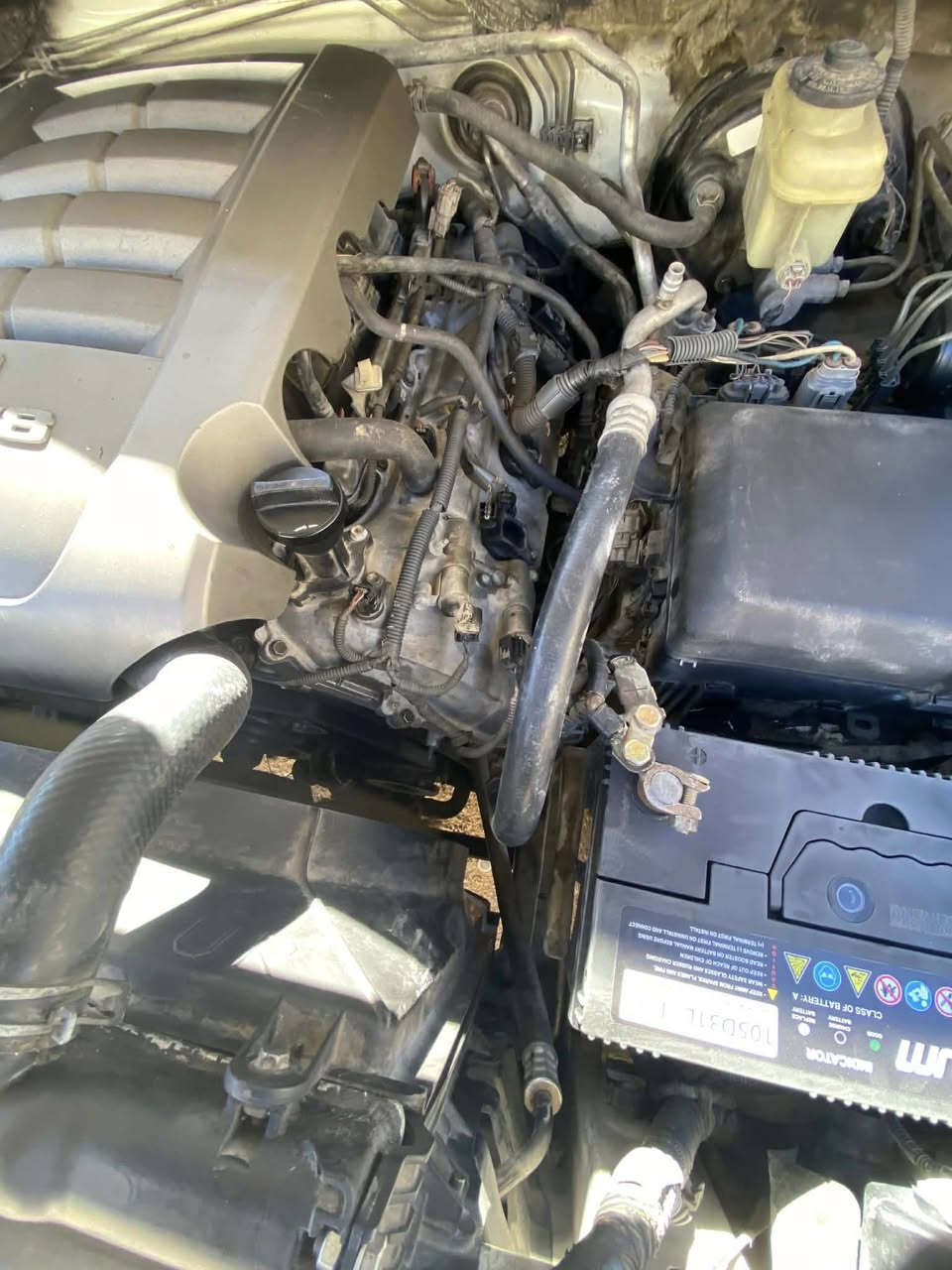 تيوتا سيكويا للبيع 
مديل 2009 خليجي بلاتين يوم 
السيارة مكفولة من الحادث والضربة 
السيارة نضيفة مكينة وكير وكشر وداخل عليهة ادامة كاملة  
السعر 190$
للتواصل ***********
