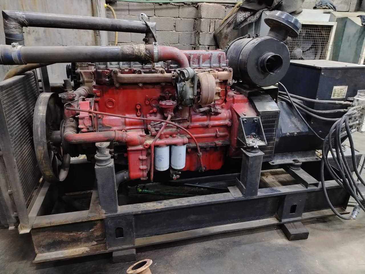 السلام عليكم
متاح افيكو 120 توليد 200 kv بلادي مكينه استندر 
حملي صعد و أريد اكبر منها
شرط الشغل و بس المكينه همات ابيع سعرهن مناسب
مكاني كربلاء طوريج ***********
