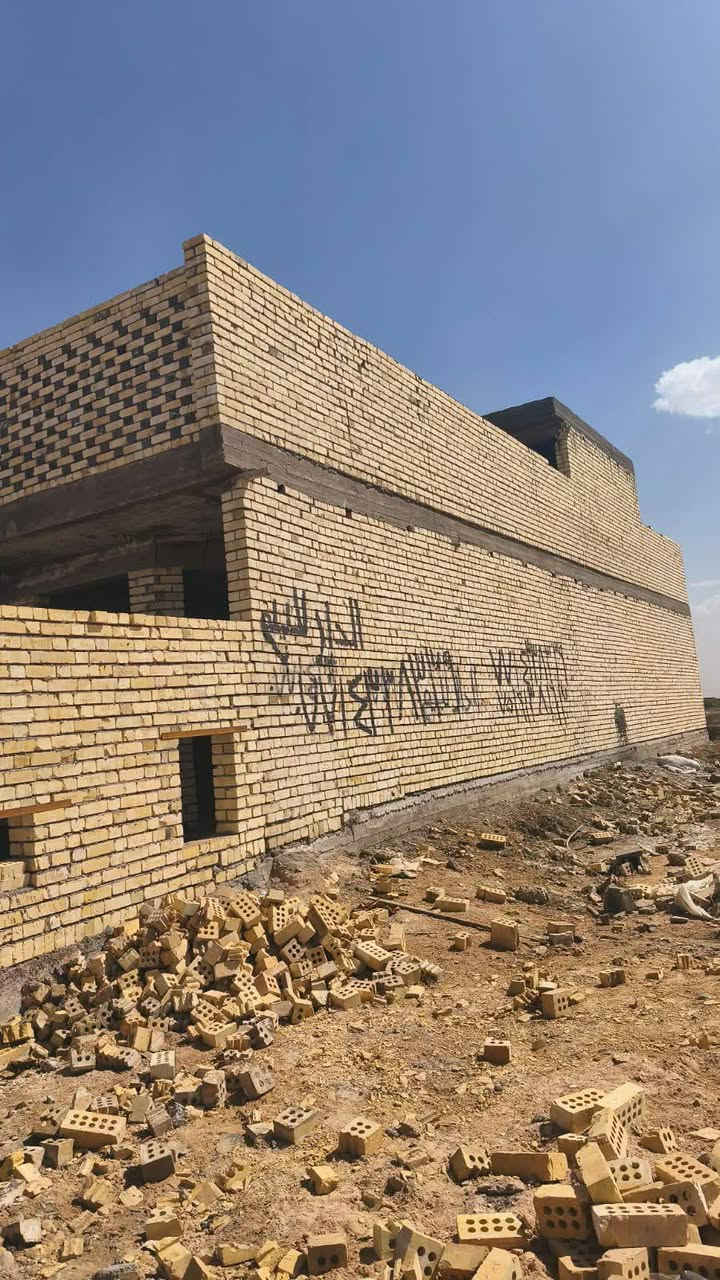هيكل طابوق زراعي للبيع مساحه 125 سند 25 منطقة الدوانم الشرطه الخامسة مي وكهرباء موجوده السعر 43 وبي مجال ***********
