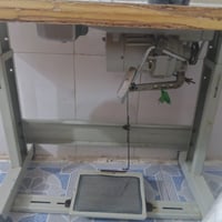 مكينه خياطه نضيفه وشغاله ١٠٠/١٠٠ السعر ٢٠٠ الف الاستفسار مراسله عل الر...