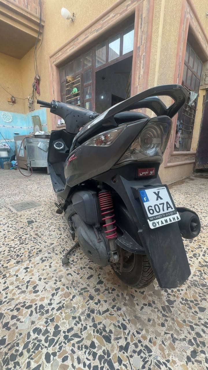 سلام عليكم ورحمة الله وبركاته 
دراجه ثعلب جيتي أر حديث فول
شاحنه يو إس بي وتايبسي دبل إشاره لايت عالي زنون وناصي اصفر 
بك لايت ليزر 
كهربائيات كلها شغاله 
دراجه كله مختمه رقم شاصي 
قبل شهرين منزلها من رمبه كابريترر كلها رمبه نكره وحده)
سعر950وبيها مجال رقمي ***********
