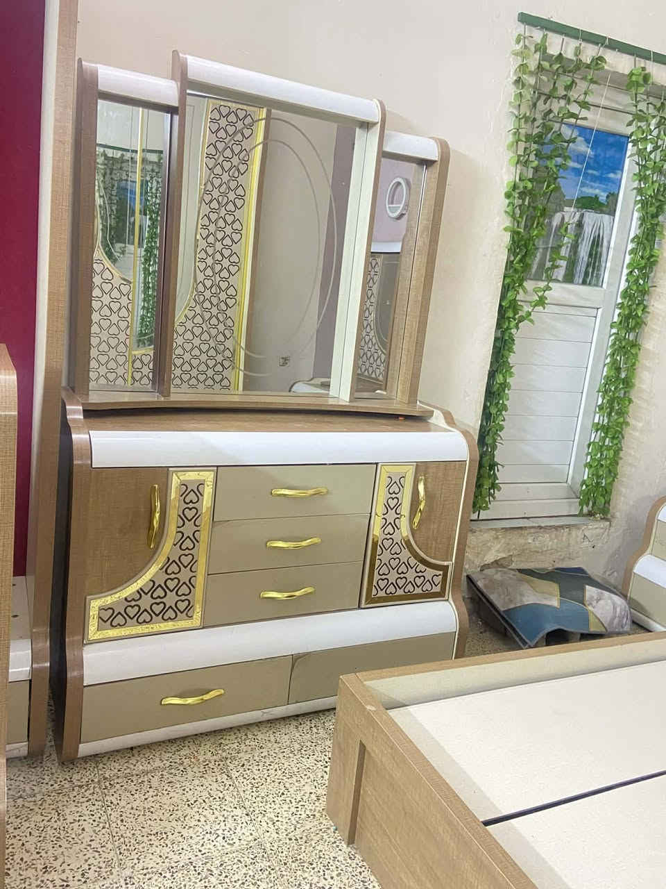 غرفه جاهزه ونظيفه عدد قطع 10 ومخزن سرير متحرك وتفاصيل ( ***********  واتساب )
