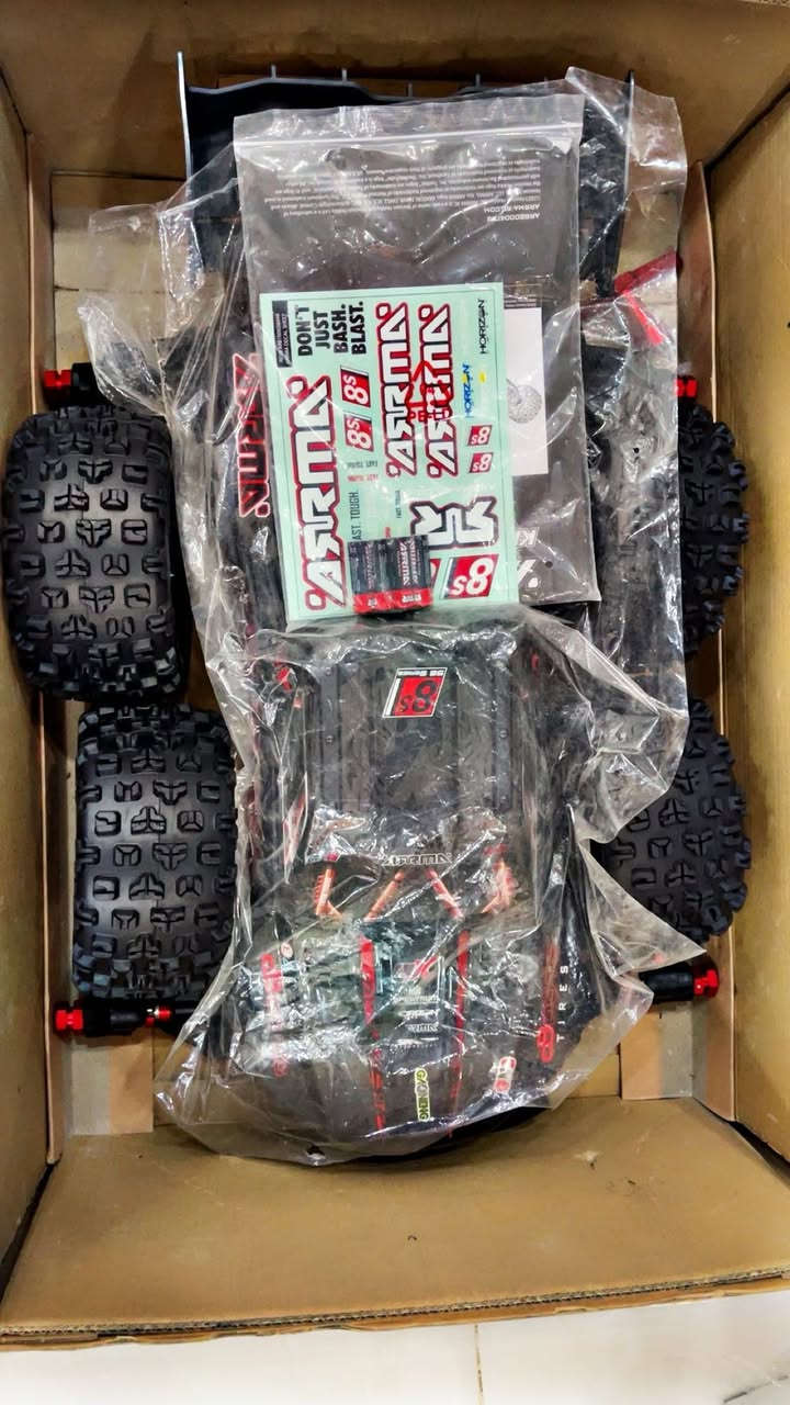 سلام عليكم
للبيع arrma karton 8s exb فيرجن جديد اخر اصدار 

غير مستعمل جديد 
سعرها   1200$


**إذا كنت صاحب هذا الإعلان وتريد حذفه لأي سبب، رجاءا أرسل رسالة إلى الدعم الفني**