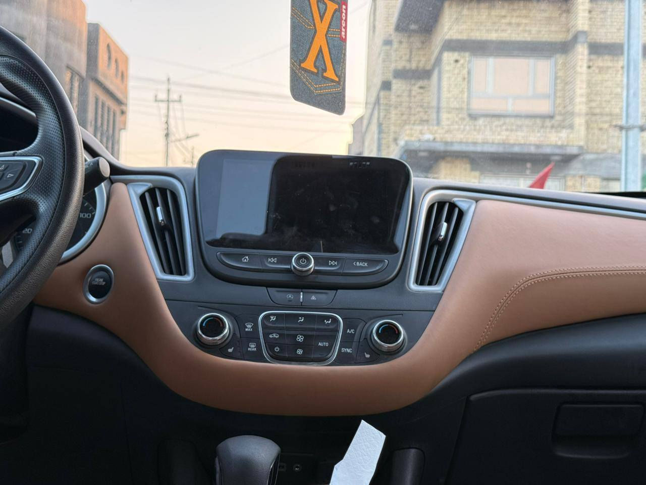 ماليبو موديل 2024 موصفات LT2 فول
كشنات كهرباء ⚡️ 
كشنات تدفئه 
شاشه 
كامره خلفية 
بصمه تشغيل 
فتحة بانوراما 
قطعتين تبريد 
كير 7 نمر
لايت يجي اصفر بلادي 
محرك 1500 توربو 
الضرر دعامية ولايت أيمن كما موضح في الصور 
رقم السيارة بصرة 
معوقين وكالة عامة  
مكان السيارة في البصرة
 سعر السيارة 148 
ماشية 37 الف 
***********
