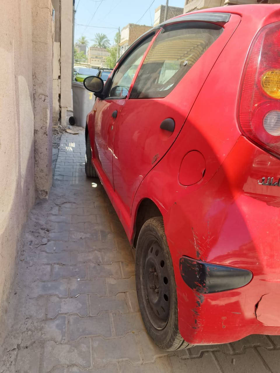 سلام عليكم بي واي دي محرك وكير كورلا مكفول سياره بيهة بس بارد جاملغ الصدر فقط صدر بدلت دبلات امامي خلفي بس بوش مال طبله مال صدر تعبانه بريكات جدد نوزلات فيت بم جدد كمبريسر مال كورلا جديد حاويه بس نقصه غاز على فحص سياره باسمي هزه جديده او لوحات انكليزي السياره بصمه ومحور الهة هم اضافه سويج تشغيل لل طوارء باتري جديد العنوان بغداد الحريه السعر 43 ورقه رقم هاتف واتساب بي ***********
